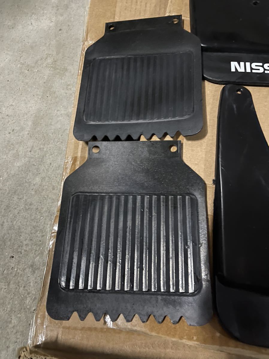 1円スタート！！ 日産純正 マッドガード 泥除け （y30 wy30 d21 720