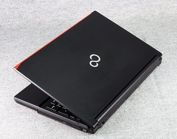 LIFEBOOK A747 - 富士通 Fujitsu Notebook Review : 整備済み品 Office