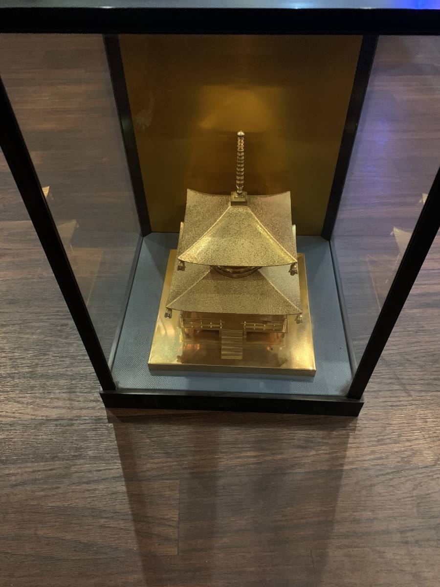 美品!古い金色 寺 寺院 塔 ガラスケース入り 置物 飾り 43.5cmx31cm