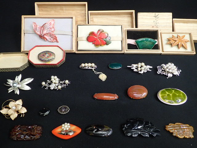 レトロ 可愛い帯留め 琥珀含む 大量 まとめて２２点 和装小物 ヴィンテージ 象嵌 螺鈿細工 べっ甲 パール 真珠 帯留め 売買されたオークション情報 Yahooの商品情報をアーカイブ公開 オークファン Aucfan Com