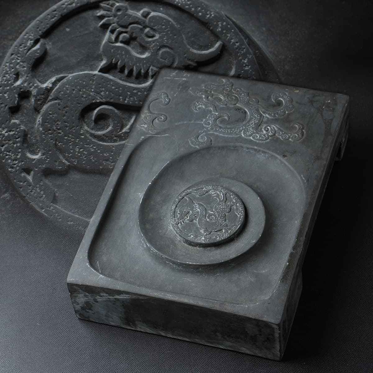 EA083 時代物 天然石 老石雕龍圖硯台・古石彫龍文足付硯 縦21cm 重2.3