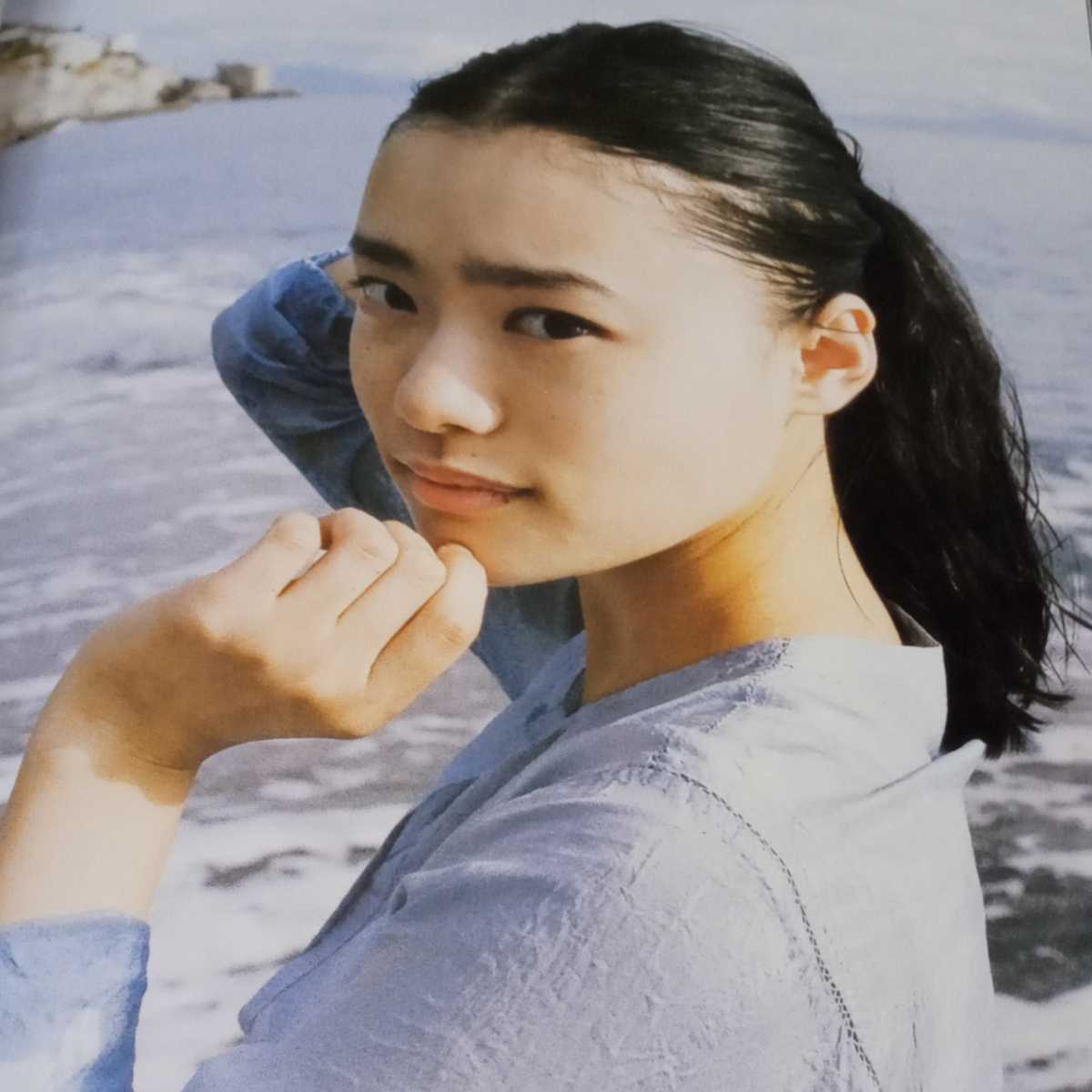 ユートピア 杉咲花写真集 18年平成30年 日本を代表する大女優のファースト写真集 198mm 242mmサイズ 160ページ 帯付き その他 売買されたオークション情報 Yahooの商品情報をアーカイブ公開 オークファン Aucfan Com