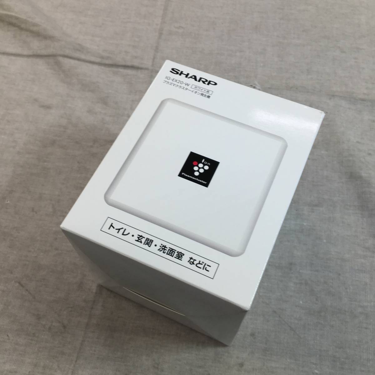 現状品　シャープ プラズマクラスター イオン発生機 多用途 1 畳 ホワイト IG-EX20-W シャープ イオン発生機 プラズマクラスター 黒 プラズマクラスターイオン発生機：シャープ IG-DM1S-W国内正規品