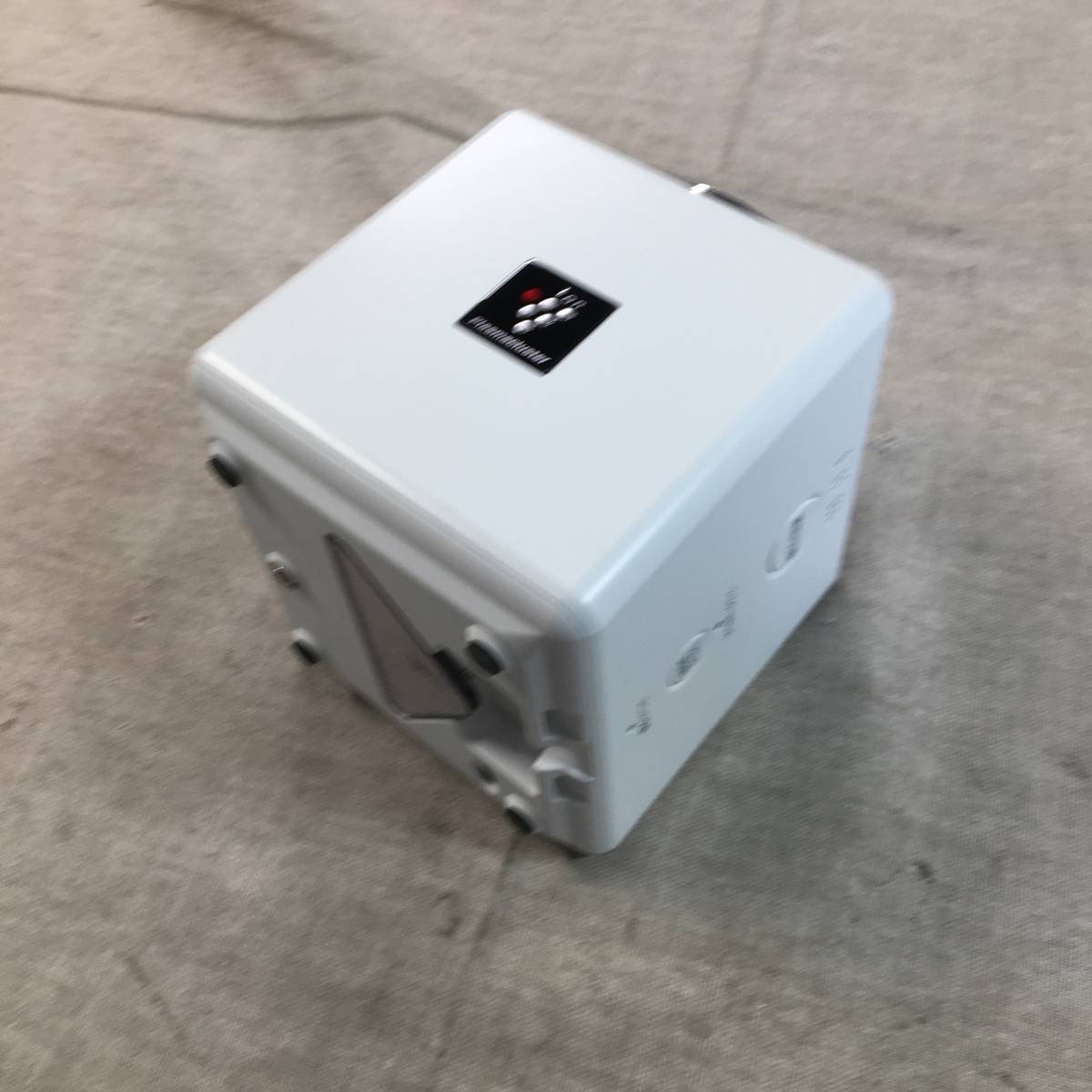現状品　シャープ プラズマクラスター イオン発生機 多用途 1 畳 ホワイト IG-EX20-W シャープ イオン発生機 プラズマクラスター 黒 プラズマクラスターイオン発生機：シャープ IG-DM1S-W国内正規品