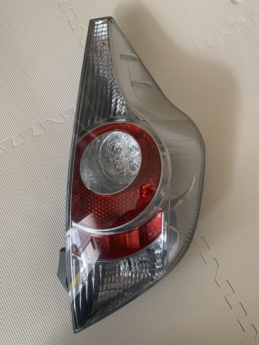 良品】トヨタ アクア 前期 テールライト STANLEY 52-252右テールレンズ