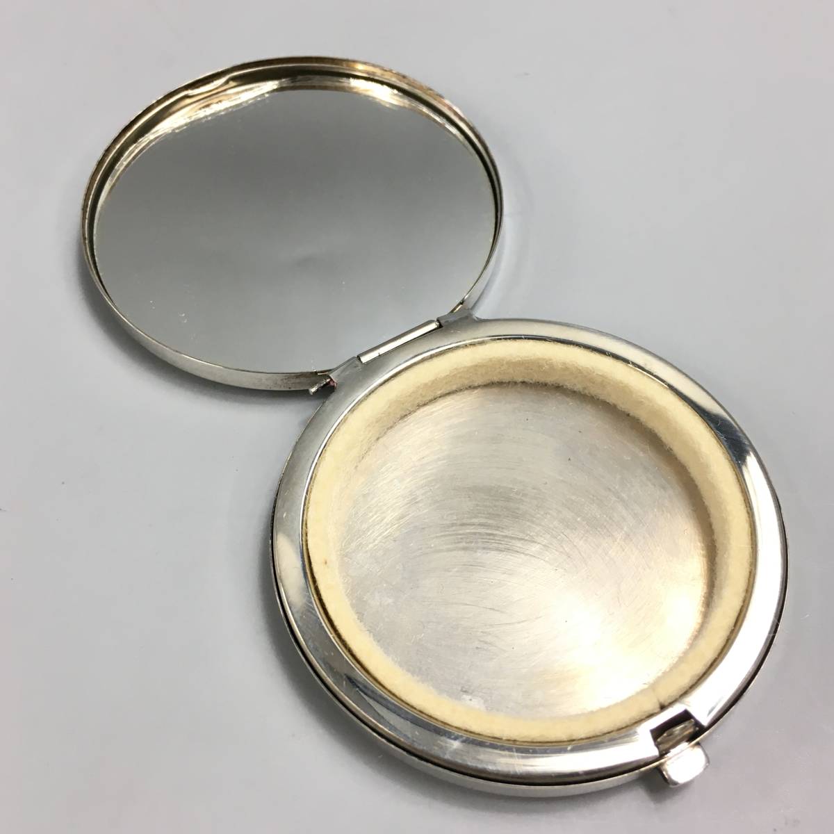 C046 Tiffany Co ティファニー コンパクトミラー 925 Sterling Silver スターリングシルバー 総重量 約71 5g ティファニー 売買されたオークション情報 Yahooの商品情報をアーカイブ公開 オークファン Aucfan Com