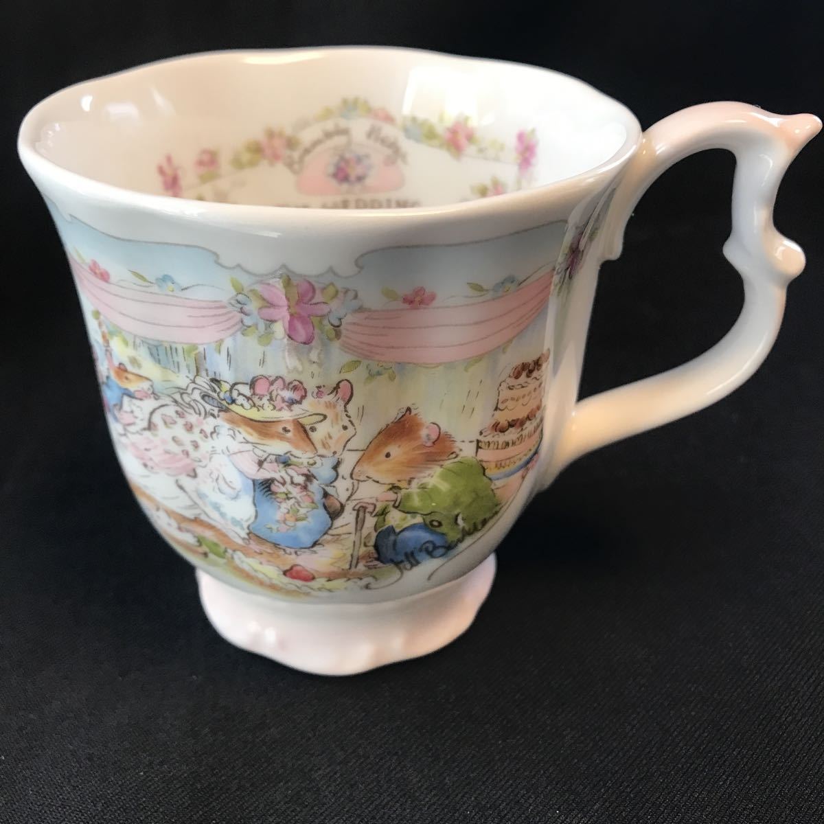 ロイヤルドルトン Royal Doulton ブランブリーヘッジ Merry Midwinter