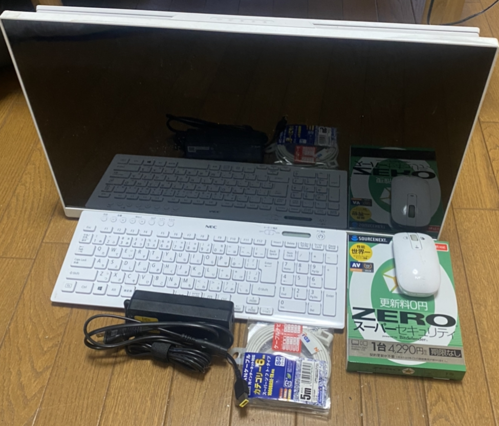 NEC 【新品同様】デスクトップパソコン LAVIE ファインホワイト