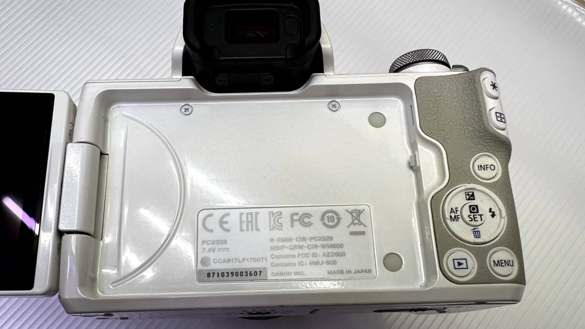 キヤノン EOS Kiss M ダブルズームキット（ホワイト）＋マイクロレンズ