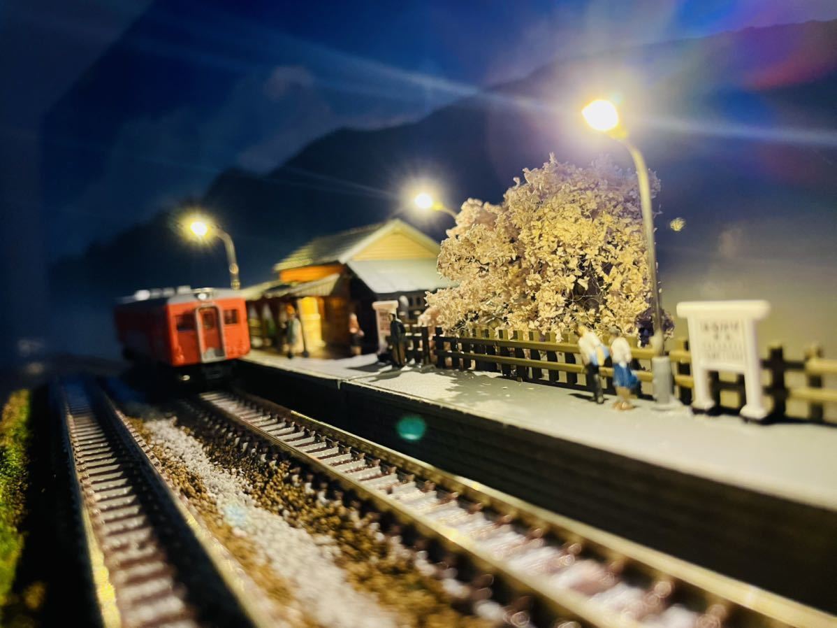 新品 Nゲージ ジオラマ 昭和の桜ローカル駅レトロ クリアケース 車両