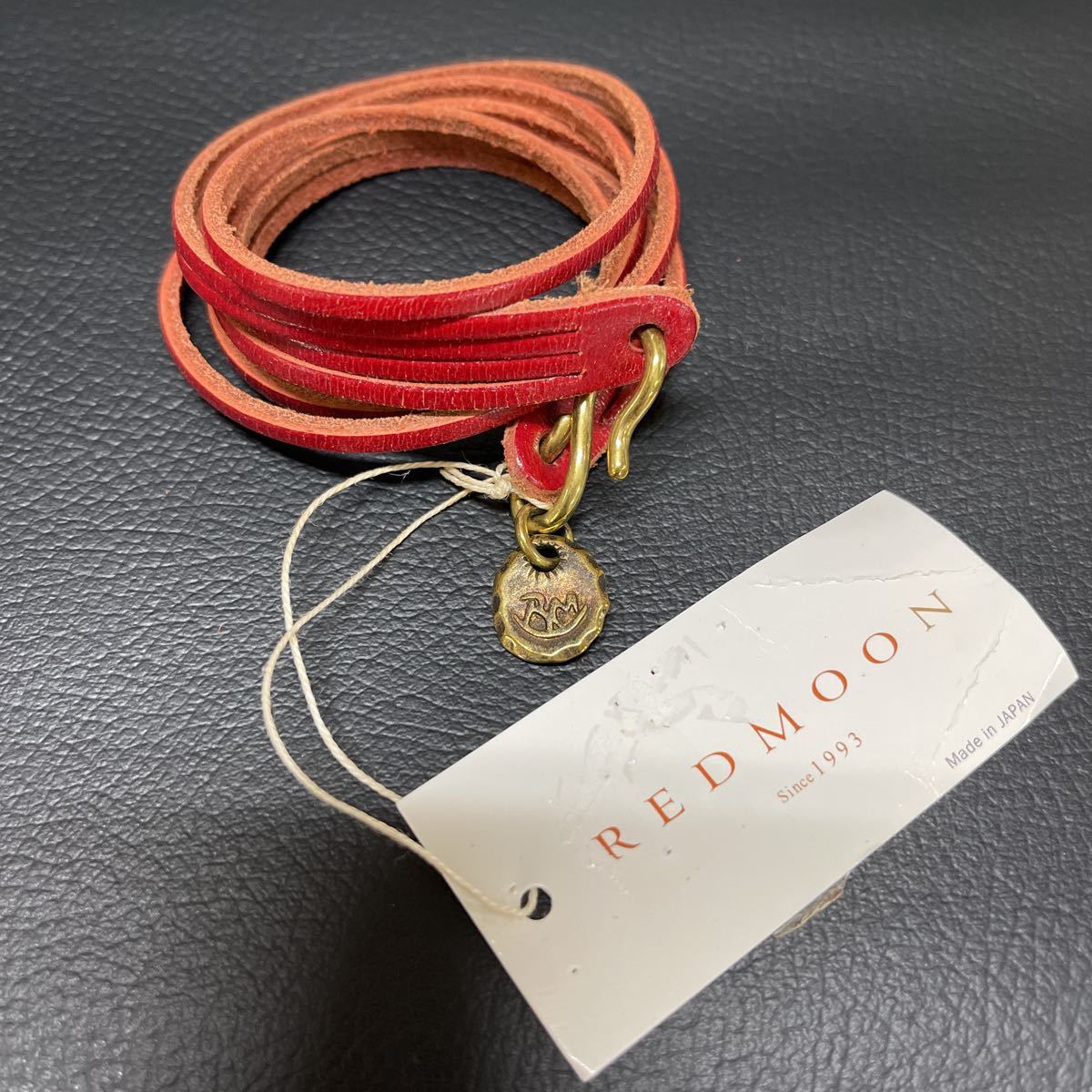 レッドームーン REDMOON レザーブレスレット 本革 ブラス　コンチョ　未使用　赤　レッド　アクセ　日本製　MADE IN JAPAN