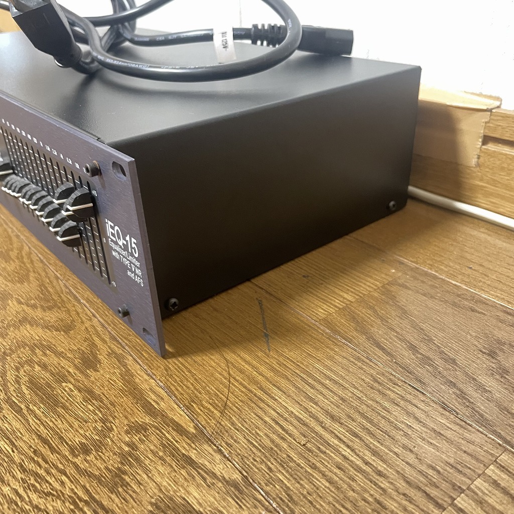 dbx ディービーエックス グラフィックイコライザー IEQ-15 中古 通電