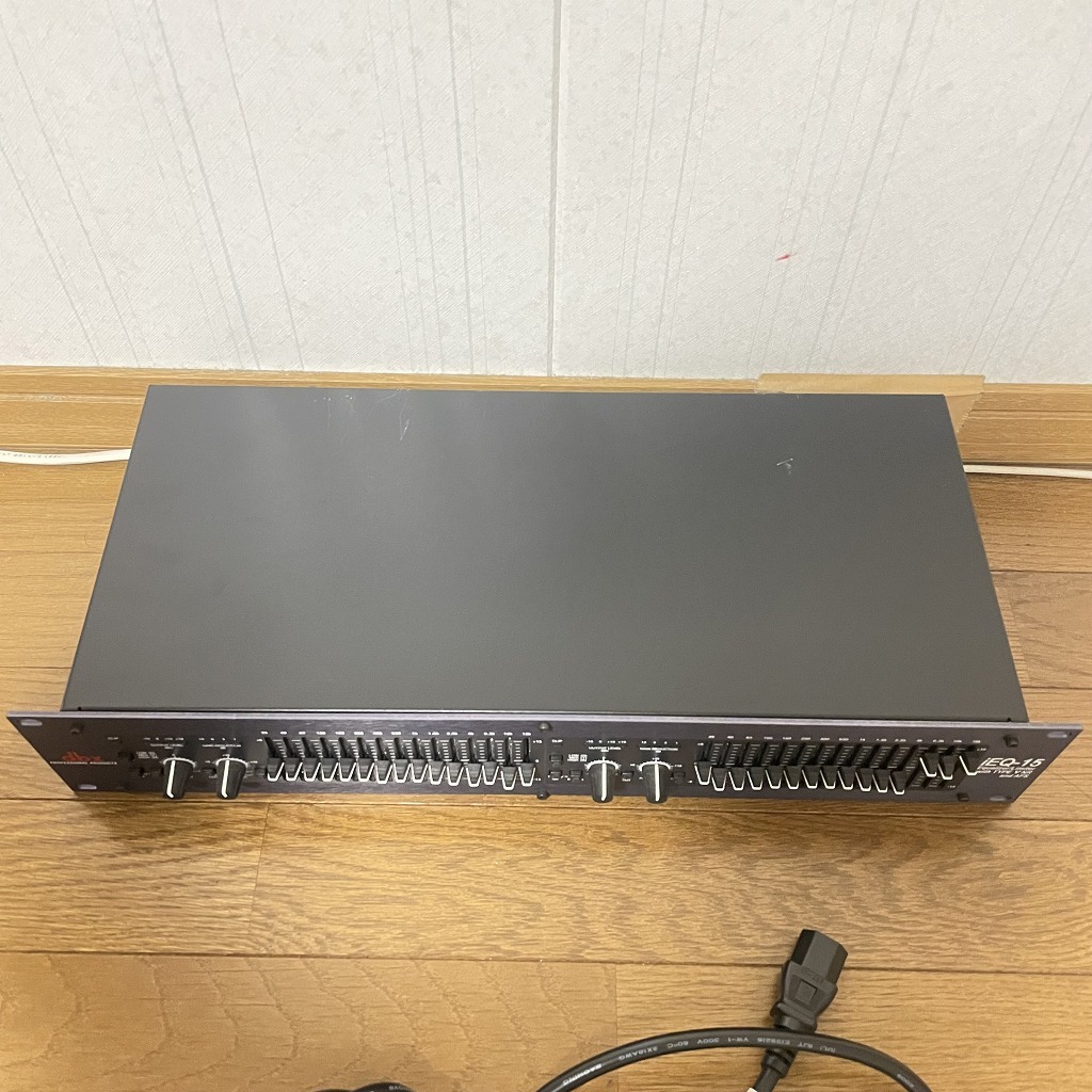 dbx ディービーエックス グラフィックイコライザー IEQ-15 中古 通電