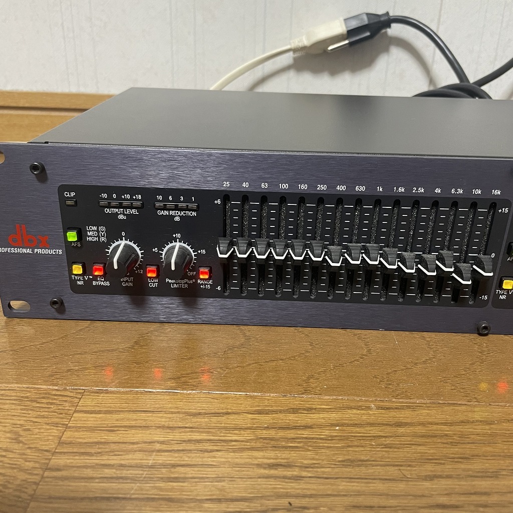 dbx ディービーエックス グラフィックイコライザー IEQ-15 中古 通電