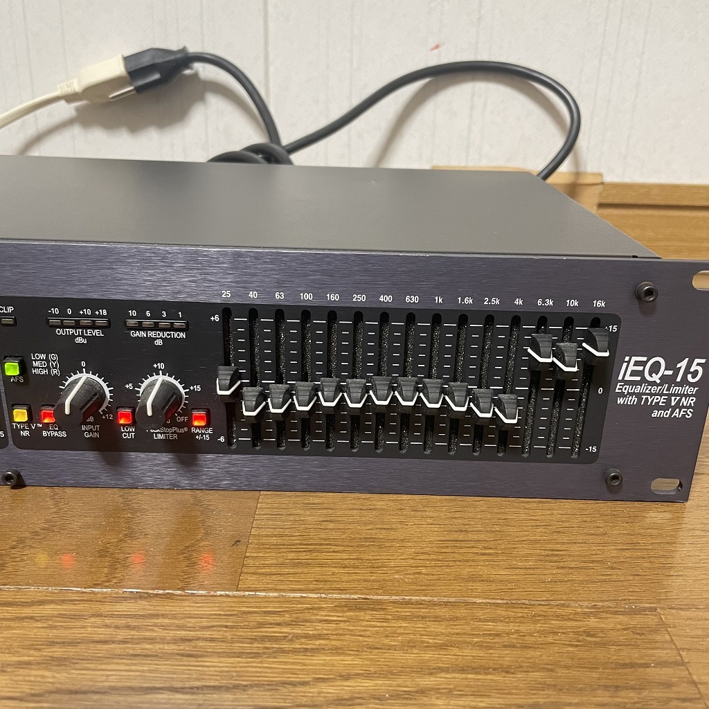 dbx ディービーエックス グラフィックイコライザー IEQ-15 中古 通電