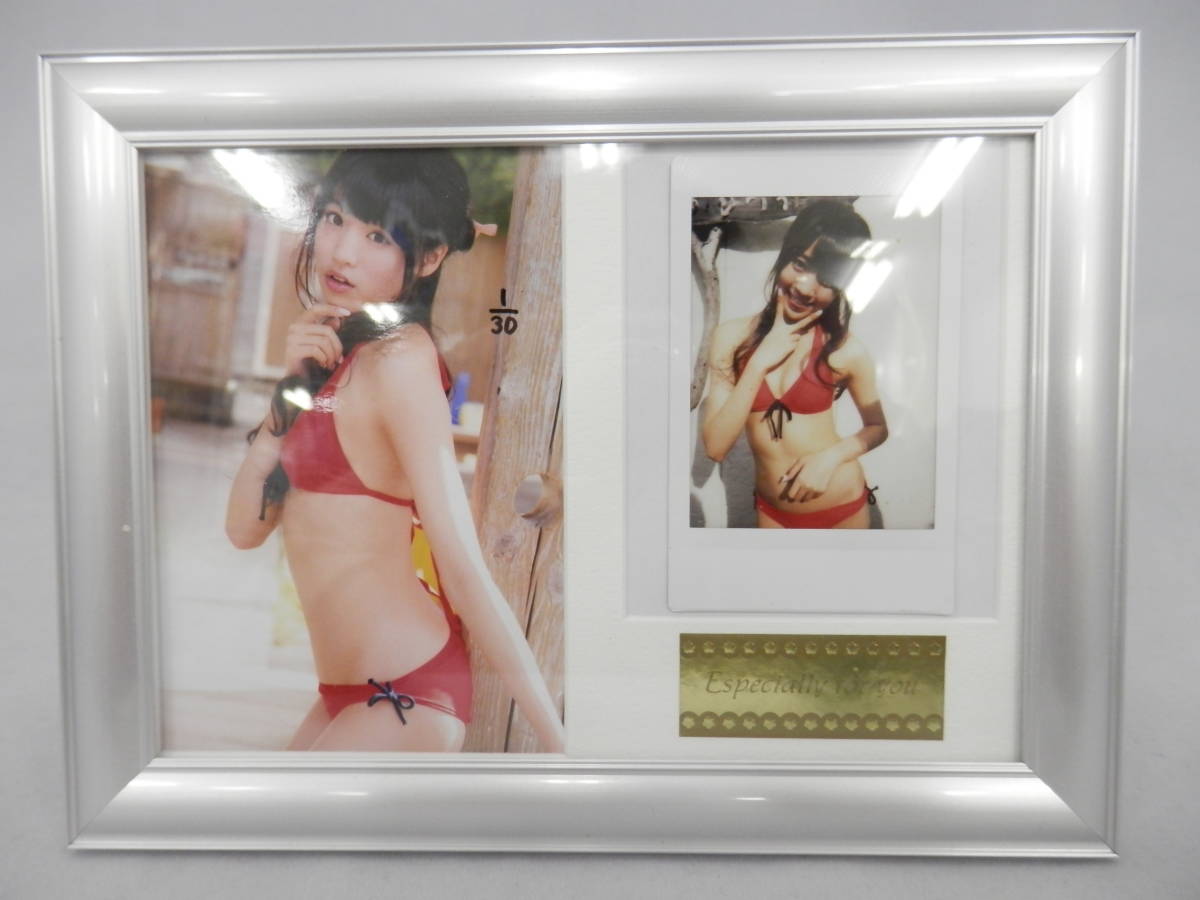 志田友美 チェキ 赤いビキニのポラロイド写真 志田友美 フォトフレーム チェキ 赤ビキニ 志田友美～なんたって18