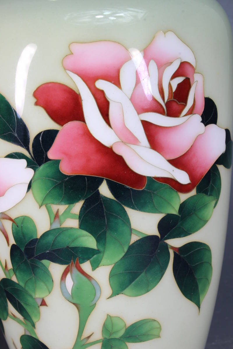 安藤七宝店】刻印 淡緑地 薔薇図 七宝花瓶 台座付 栞 桐箱入 高さ約