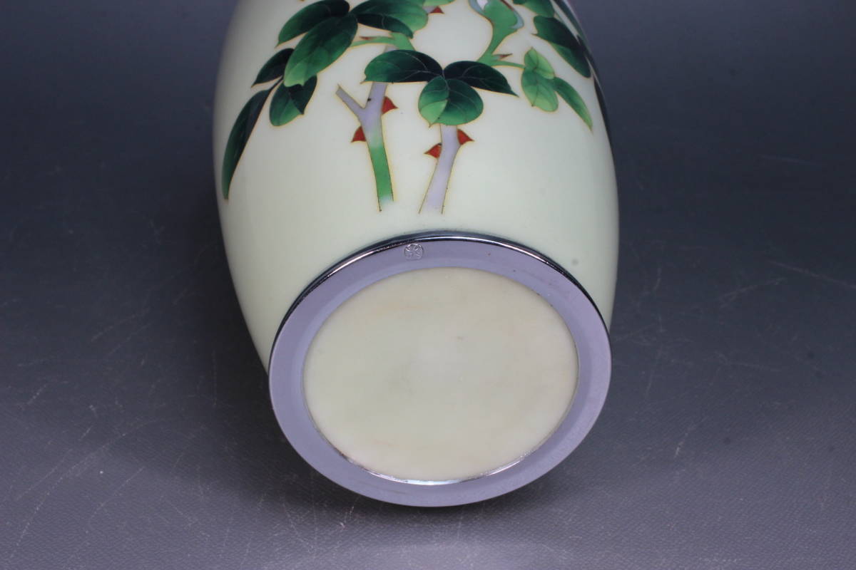 安藤七宝店】刻印 淡緑地 薔薇図 七宝花瓶 台座付 栞 桐箱入 高さ約
