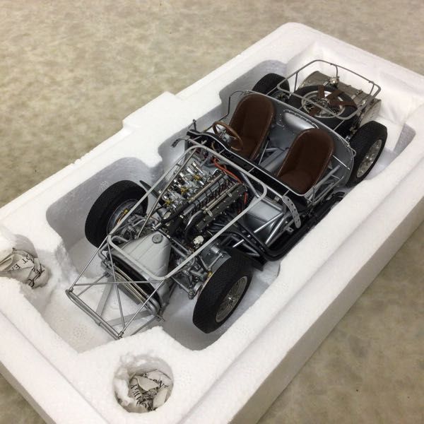1円～ CMC 1/18 マセラティ 300S 1956 ローリングシャーシ 木製台限定 