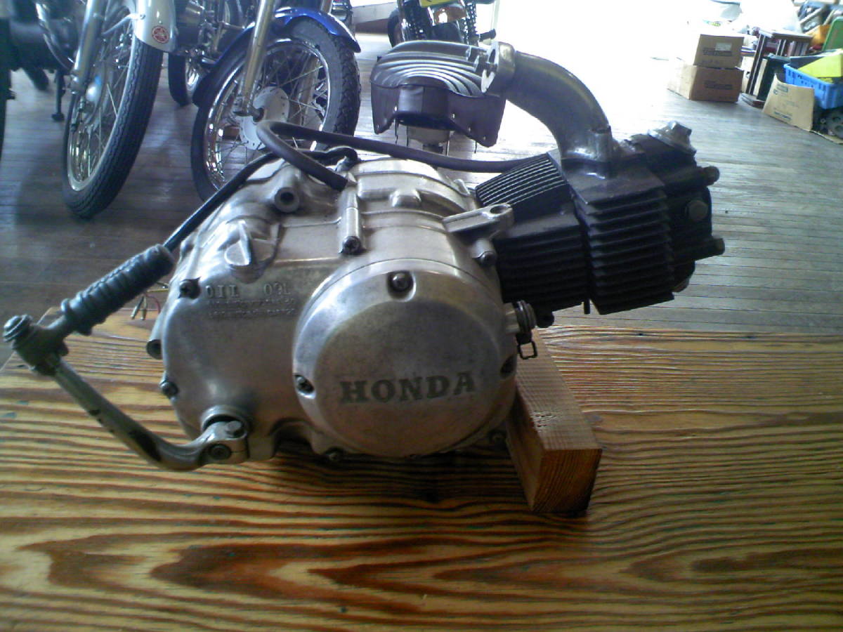 ホンダ　HONDA　C200　！　エンジン　！！ C200 ホンダ エンジン r&frasl;MotorcyclePorn 1964年製のホンダC200をレストアしたんだ💥 完売＝□ホンダC2001965年式OHVエンジンC100&frasl;CD90&frasl;スーパーカブ