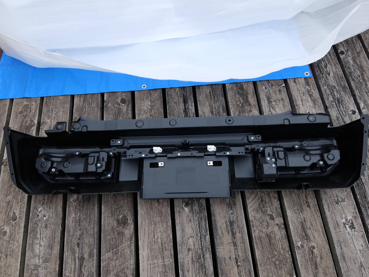 新車外しジムニーJB64 純正リアバンパー