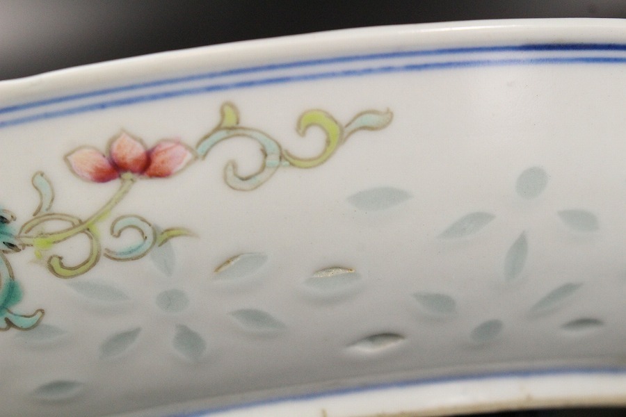 故宫博物院 中国美術 Yu φ47cm 青華折口皿 青花缠枝花纹折沿