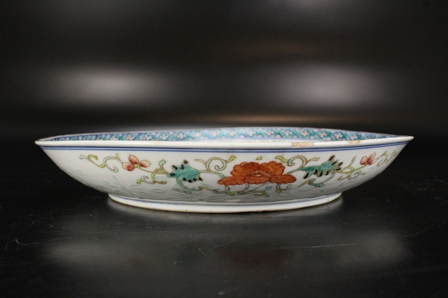中国美術 青花蓮花紋皿 φ47cm 故宮博物院(ZE472) 故宫博物院 中国美術 Yu φ47cm 青華折口皿 青花缠枝花纹折沿