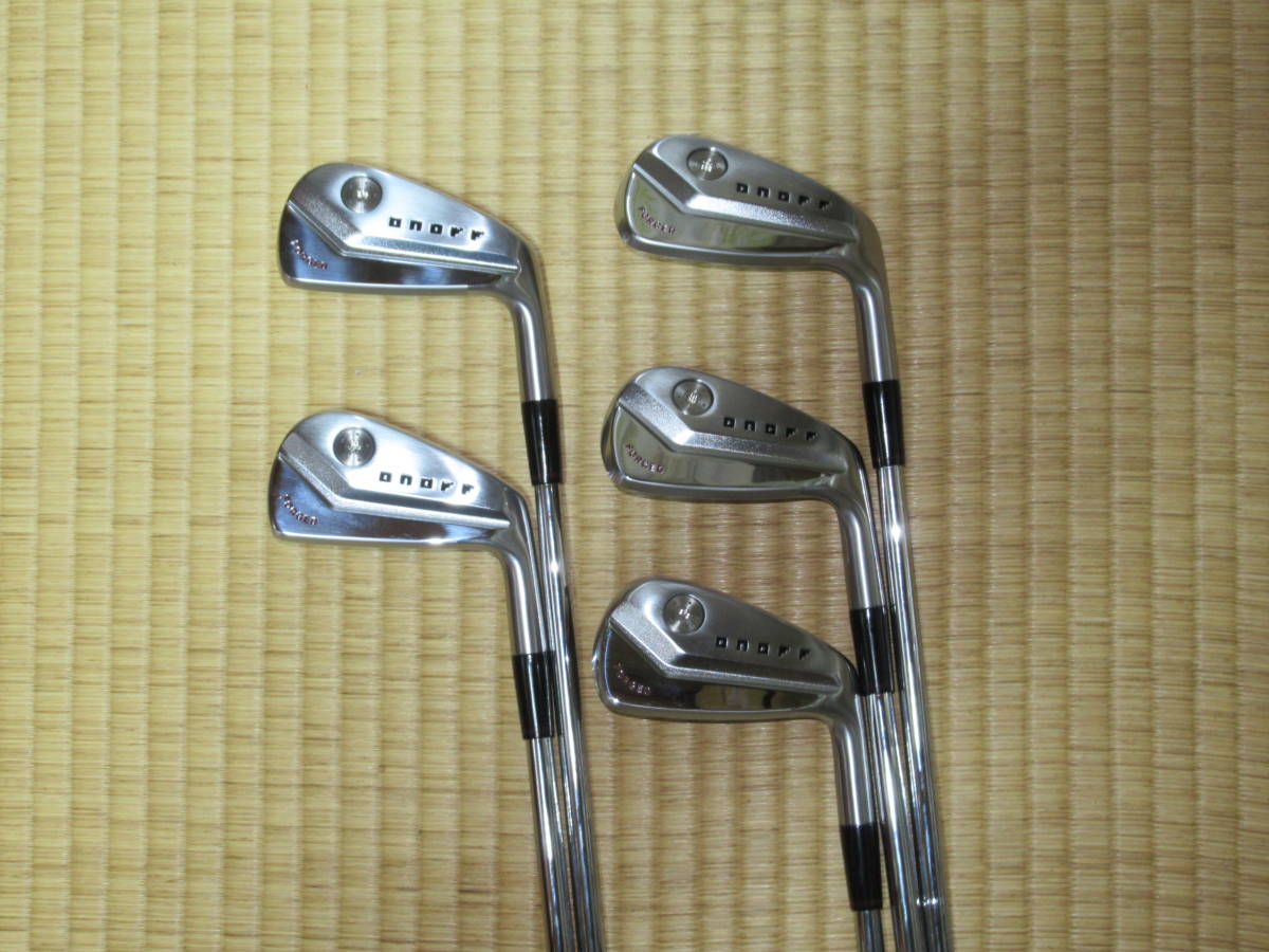 新品同様 オノフ ONOFF フォージドアイアンKURO クロ モーダス115S