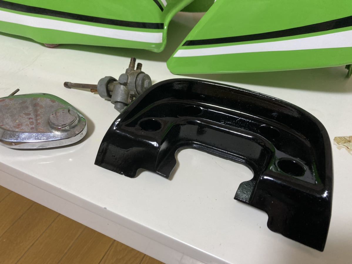 カワサキ KH250 KH400 タンク テールカウル ライムグリーン オマケで