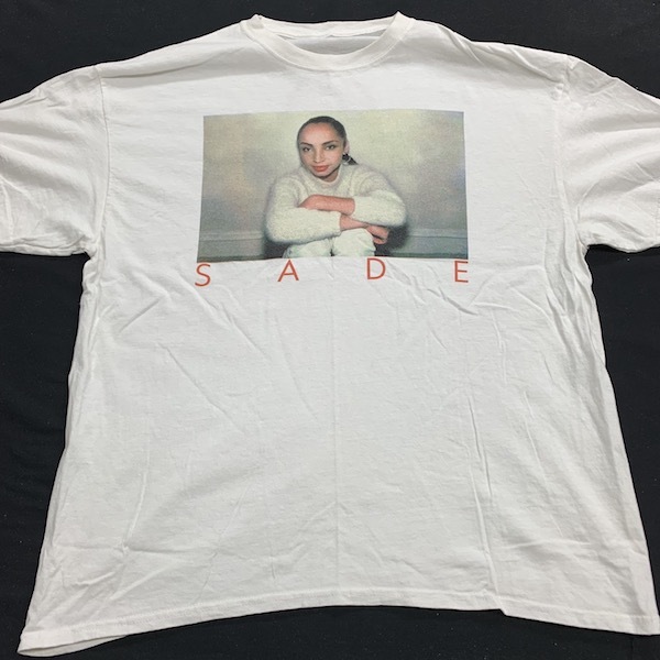 激安大特価，新作 SADE Tシャツ 00s ヴィンテージ フォトプリント シャーデー raptees bjork ビョーク マドンナ madonna janet jackson PJ harvey(Tシャツ)｜売買されたオークション情報、yahooの商品情報をアーカイブ公開 - オ Tシャツ
