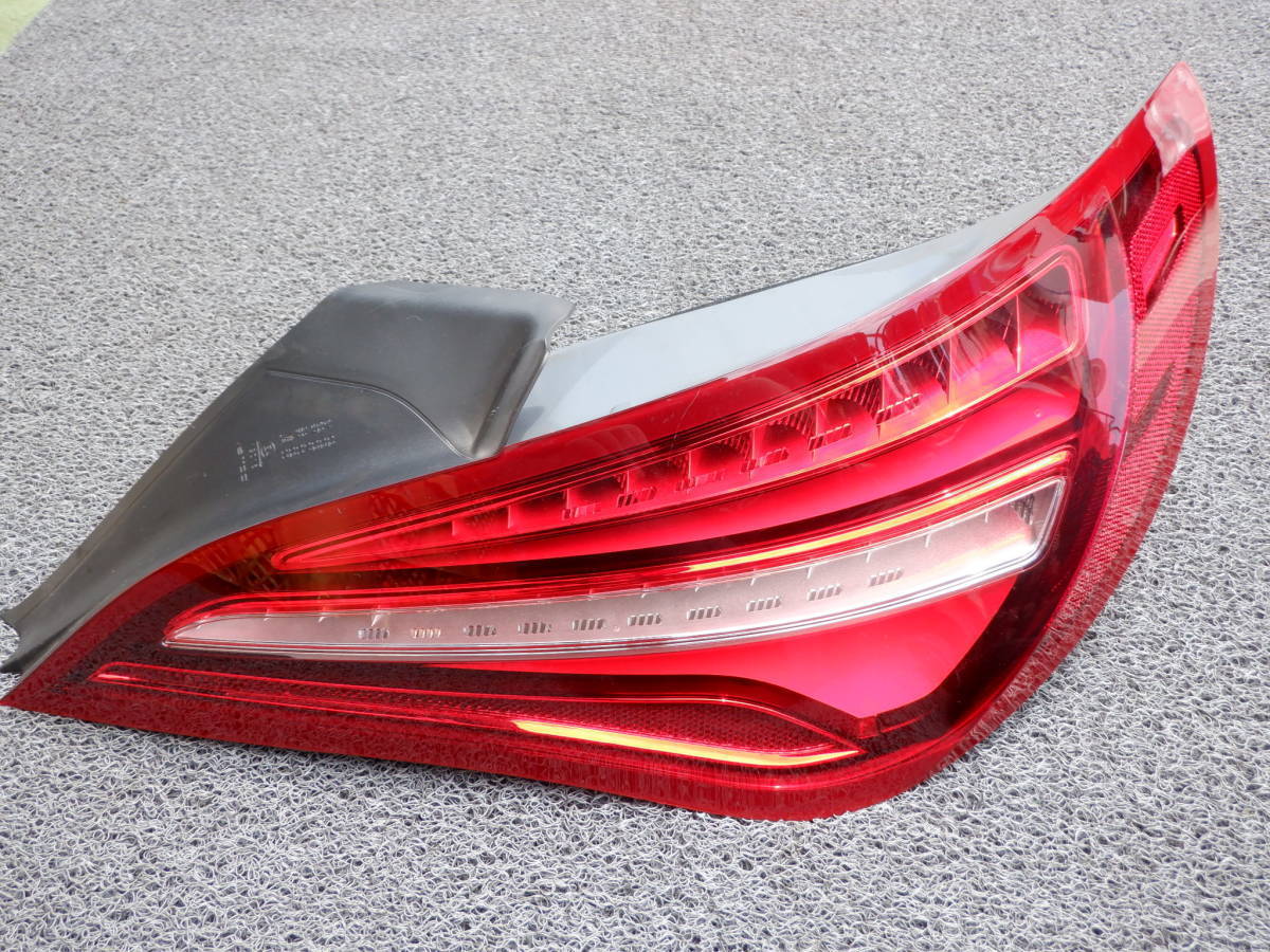 ベンツ純正 W117 C117 CLAクラス 後期 LED テールライト 右側
