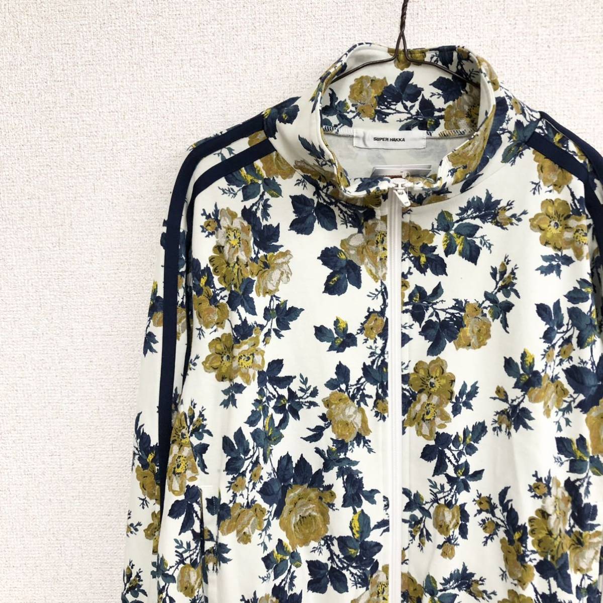 【タグ付き未使用品】SUPER HAKKA 刺繍パーカー 花 タグ付き未使用品】SUPER HAKKA 刺繍パーカー 花 未使用 タグ付き