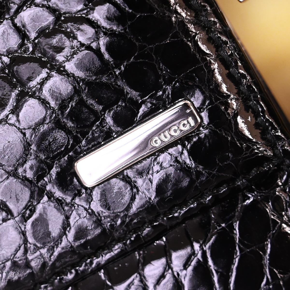 本物 極上品 グッチ 幻 TOMFORDコレクション限定 最高級クロコダイルレザー フレームバッグ ブラック クロコ ハンドバッグ 保存袋付 トム・フォード最後のGucciコレクションは今なお燦然と輝く | SSENSE 刷新の「グッチ」、継続路線の「トム フォード」、再起の「バリー」 新