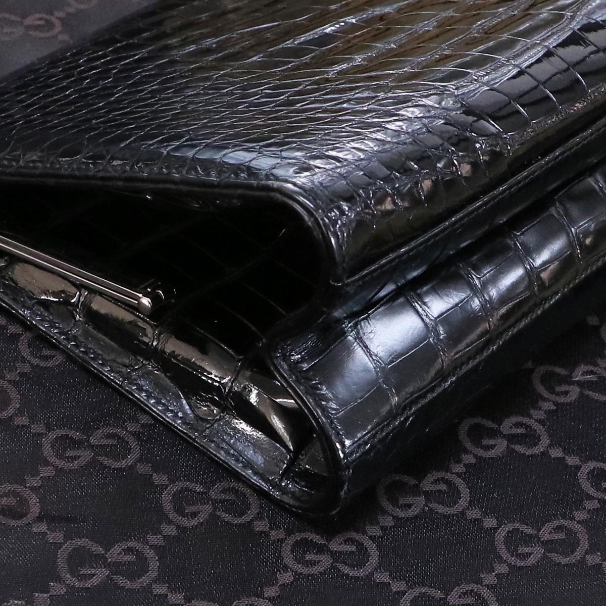本物 極上品 グッチ 幻 TOMFORDコレクション限定 最高級クロコダイルレザー フレームバッグ ブラック クロコ ハンドバッグ 保存袋付 トム・フォード最後のGucciコレクションは今なお燦然と輝く | SSENSE 刷新の「グッチ」、継続路線の「トム フォード」、再起の「バリー」 新