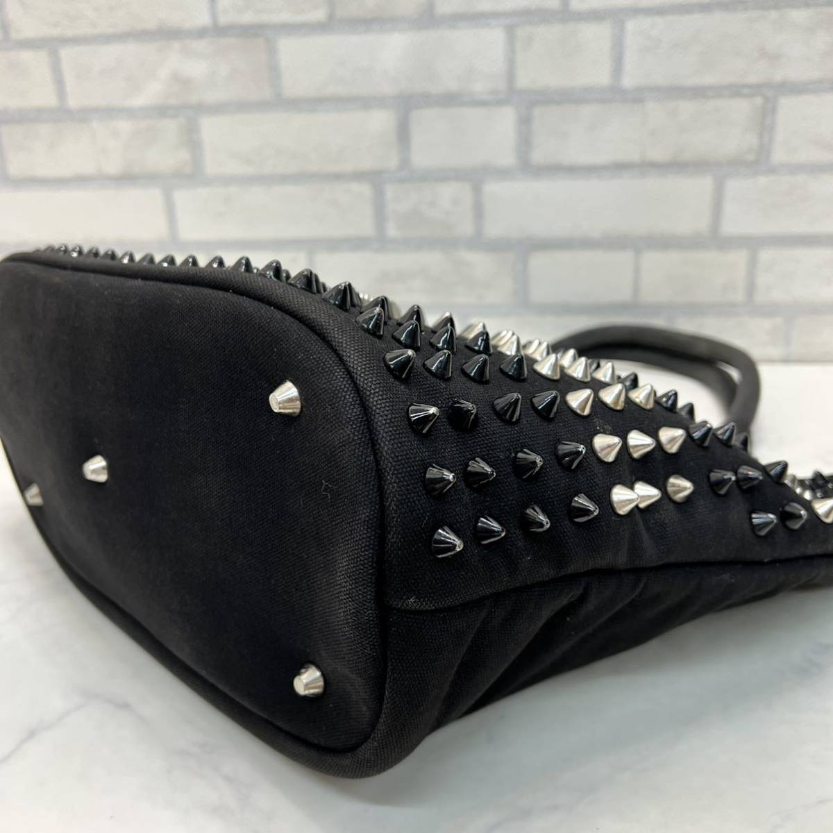 ディアベル Diavel スタッズ バッグ トートバッグ キャンバス 黒 ブラック メンズ レディース 男女兼用 トートバッグ 売買されたオークション情報 Yahooの商品情報をアーカイブ公開 オークファン Aucfan Com