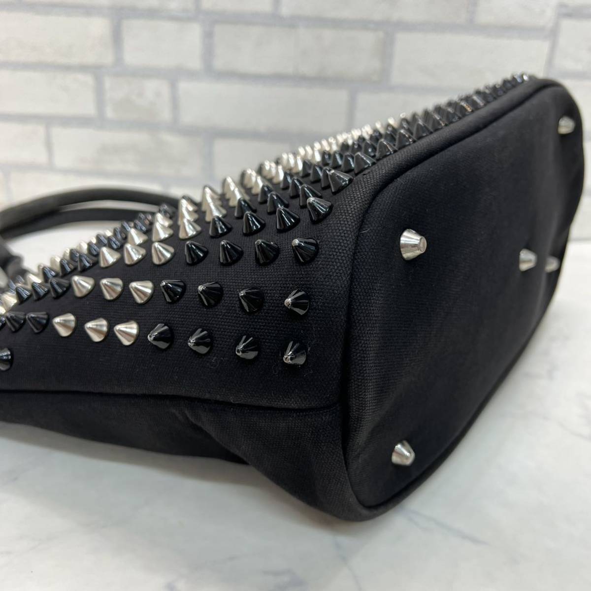 ディアベル Diavel スタッズ バッグ トートバッグ キャンバス 黒 ブラック メンズ レディース 男女兼用 トートバッグ 売買されたオークション情報 Yahooの商品情報をアーカイブ公開 オークファン Aucfan Com