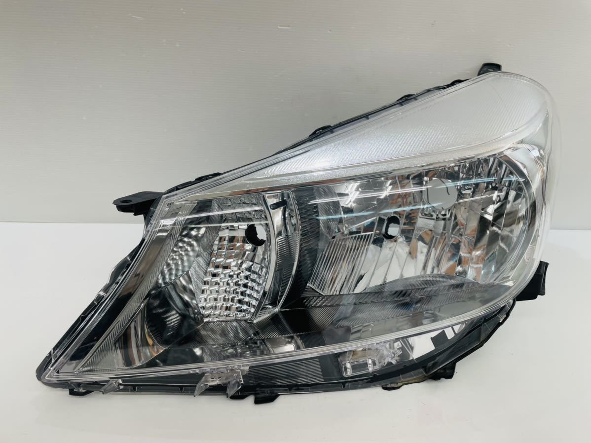 40511 取付破損無し ヴィッツ NSP130 前期 純正 左 ヘッドライト ハロゲン KOITO 52-233 刻印F0 KSP130 NCP131 NSP135 NHP130