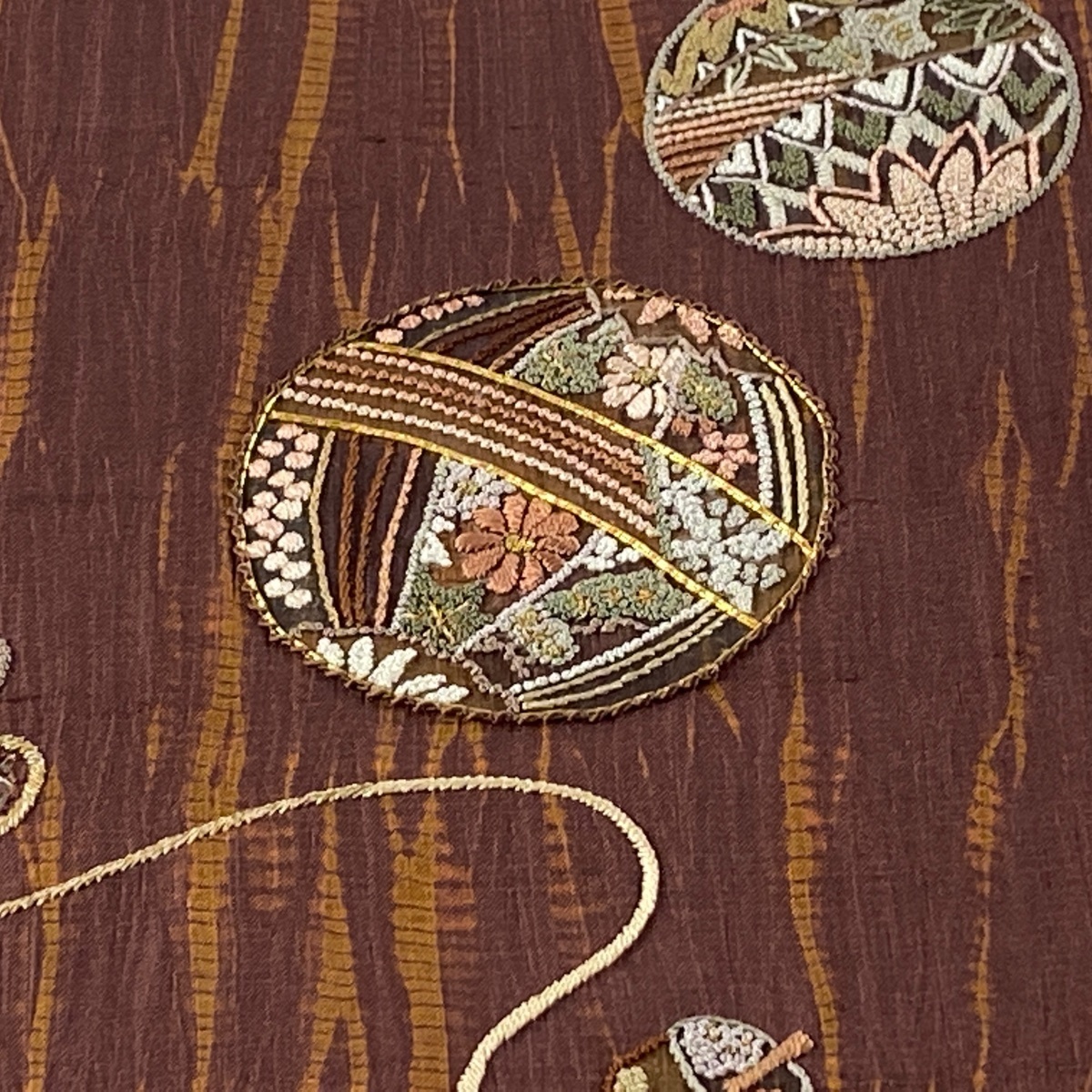 袋帯 秀品 美品 お太鼓柄 正絹 箔 中古 金糸 草花 斜め格子 縞 赤