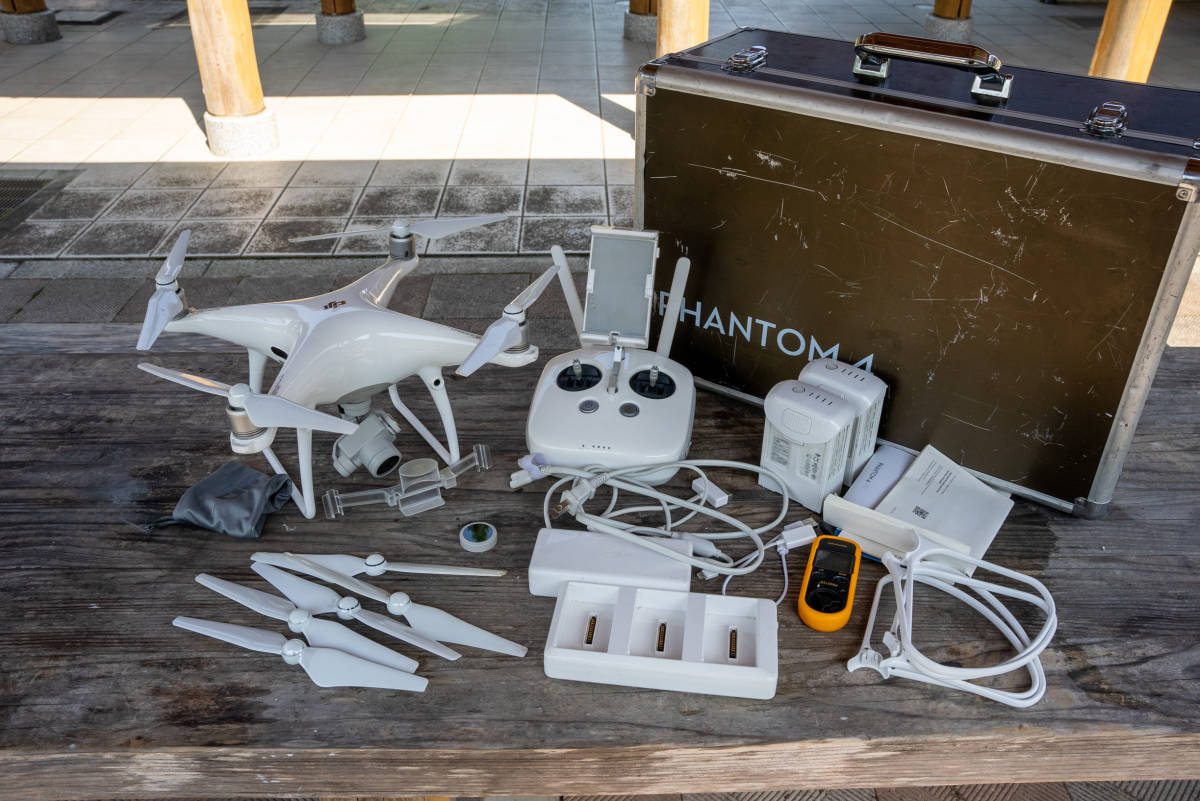 DJI PHANTOM4 PRO ファントム４プロ　落札者にすぐに登録システム必要なシリアル送付！！