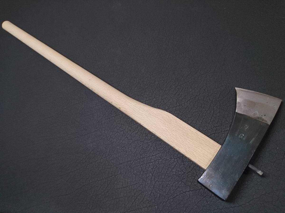  越後与板 ハマグリ型木割斧 600匁 約2.25kg 柄付き約3.15kg 背面鋼張り付け 鋼割り込み ヨキ(斧)｜売買されたオークション情報、yahooの商品情報をアーカイブ公開 - オークファン 斧