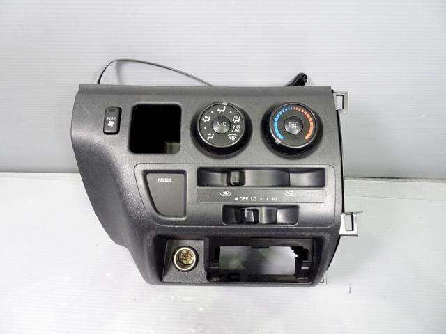 ハイエース トヨタ KDH206V エアコン パネル スーパーGL エアコンスイッチパネル 0 LDF-KDH206V スイッチ 200系 ハイエースのエアコン不調を改善！ブロアファン取替！ KDH206 中古 レジアスエース パワー