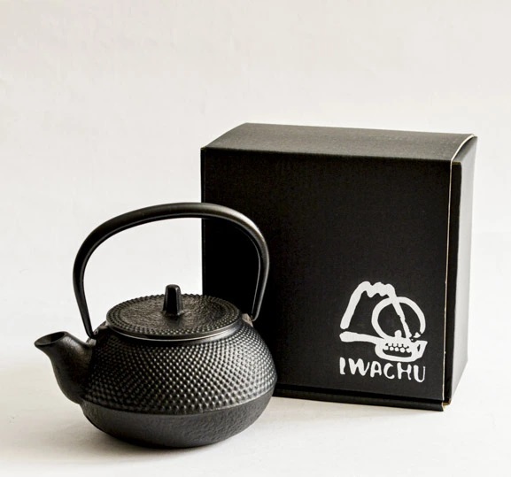大得価，限定セール IWACHU 岩鋳 南部鉄器 鉄瓶兼用急須 3型 新アラレ 10021(鉄瓶)｜売買されたオークション情報、yahooの商品情報をアーカイブ公開 - オークファン 鉄瓶