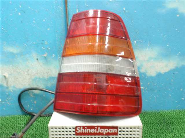 ベンツ　W124/TE ワゴン用　　　　　純正テールランプ　右側　美品　希少品 W124 ワゴン用 ベンツ S124 ワゴン 2026年最新Yahoo!オークション