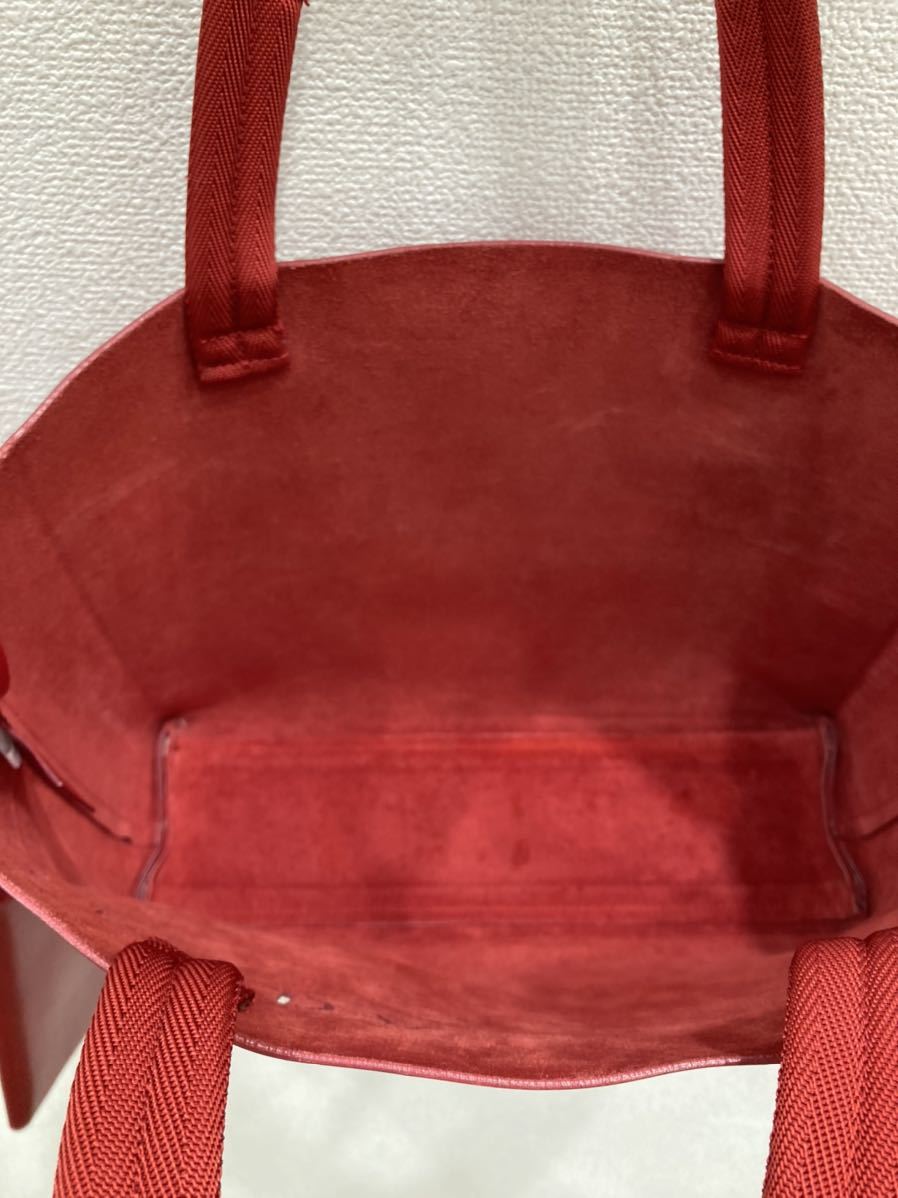 N 現状品 Prada プラダ メンズ ロゴ型抜き カーフレザー 本革 トート バッグ 赤 肩掛け ビジネス書類 トートバッグ 売買されたオークション情報 Yahooの商品情報をアーカイブ公開 オークファン Aucfan Com