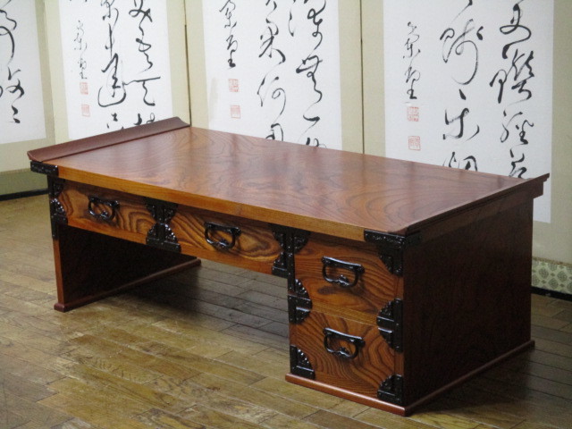 逸品 伝統工芸 欅材 拭き漆塗 南部鉄金具 民芸 岩谷堂箪笥 筆返し 座机