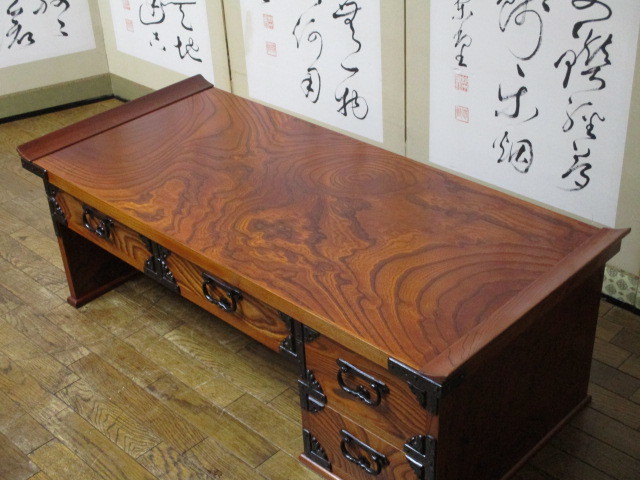 逸品 伝統工芸 欅材 拭き漆塗 南部鉄金具 民芸 岩谷堂箪笥 筆返し 座机
