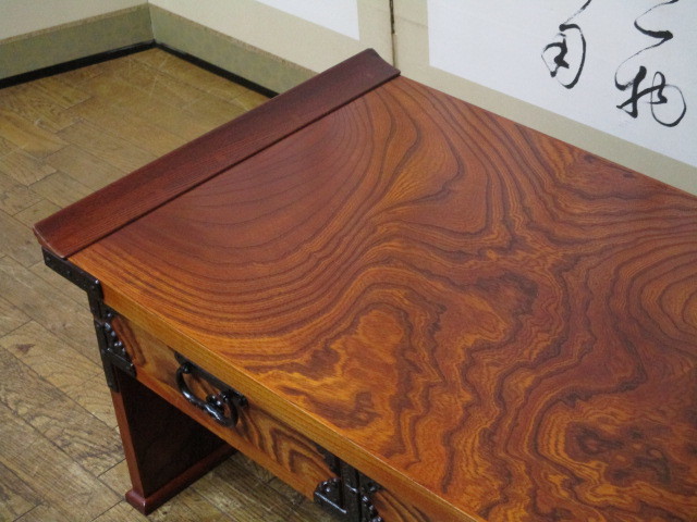 逸品 伝統工芸 欅材 拭き漆塗 南部鉄金具 民芸 岩谷堂箪笥 筆返し 座机