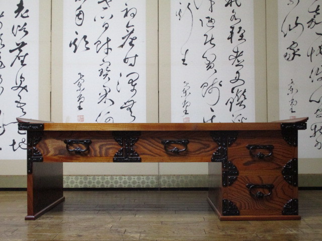 逸品 伝統工芸 欅材 拭き漆塗 南部鉄金具 民芸 岩谷堂箪笥 筆返し 座机