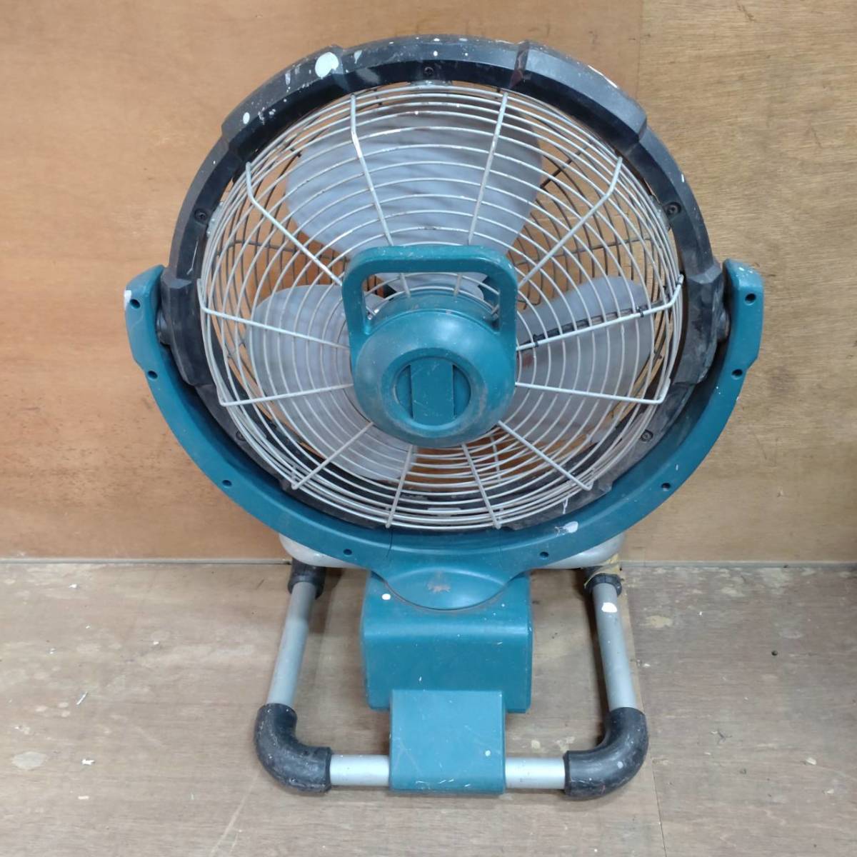 中古品】マキタ makita CF300D 充電式扇風機 羽根径 330mm 14.4V-18V