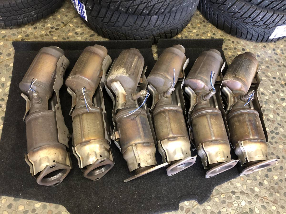 トヨタ プリウス・30 触媒1ケ 2ZR GP2/TB2 カット済み（20713  